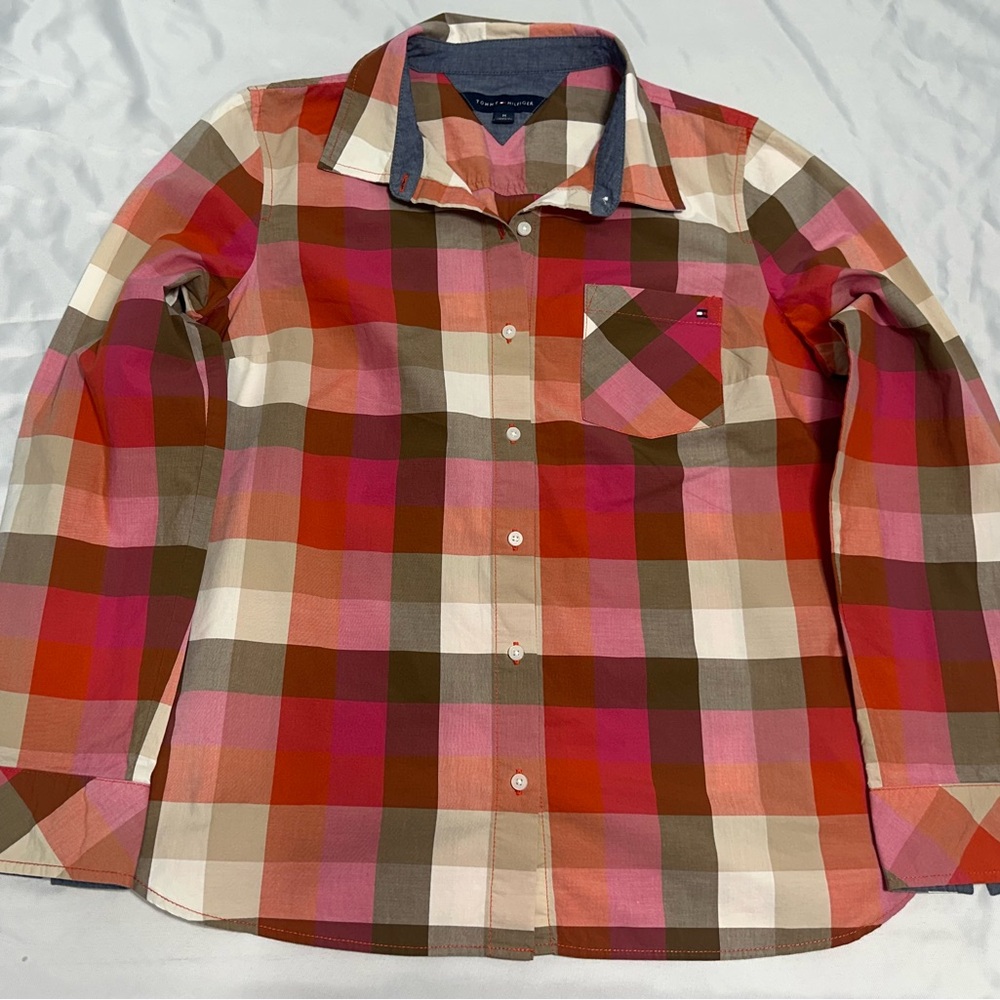 ⭐️5/25⭐️Tommy Hilfiger woman’s Red and Brown Plaid Shirt